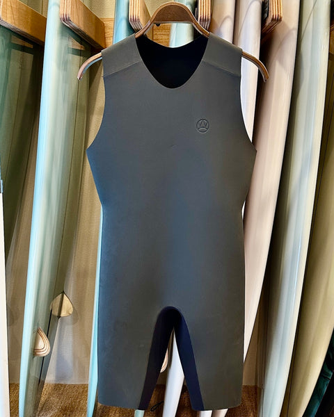 QUALITY WETSUITS 2mmメッシュラバー・カットオフショートジョン