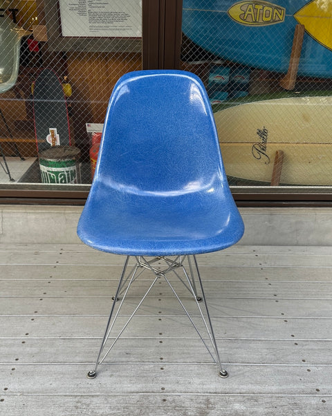 『希少』Vintage Herman Miller, "Eames Side Shell Chair" (blue) w / Eiffel Base