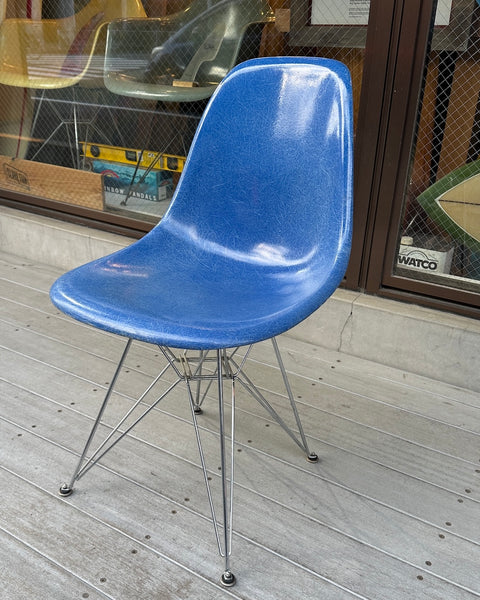 『希少』Vintage Herman Miller, "Eames Side Shell Chair" (blue) w / Eiffel Base