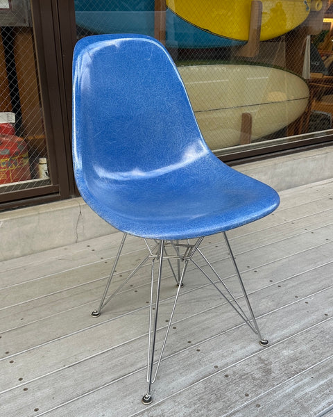 『希少』Vintage Herman Miller, "Eames Side Shell Chair" (blue) w / Eiffel Base