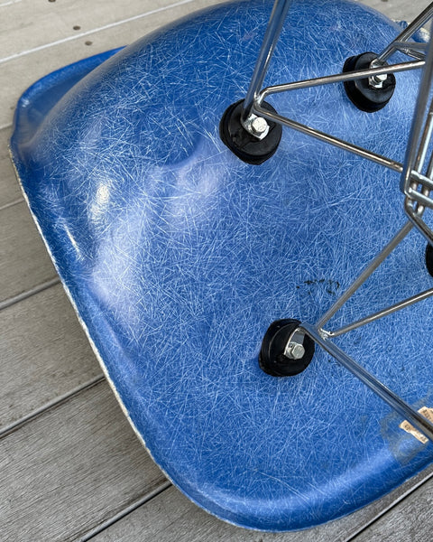 『希少』Vintage Herman Miller, "Eames Side Shell Chair" (blue) w / Eiffel Base