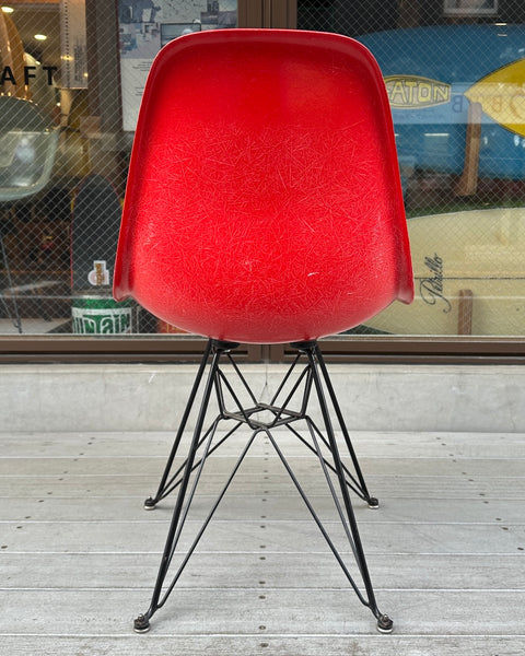 『希少』Vintage Herman Miller, "Eames Side Shell Chair" (red) w / Eiffel Base