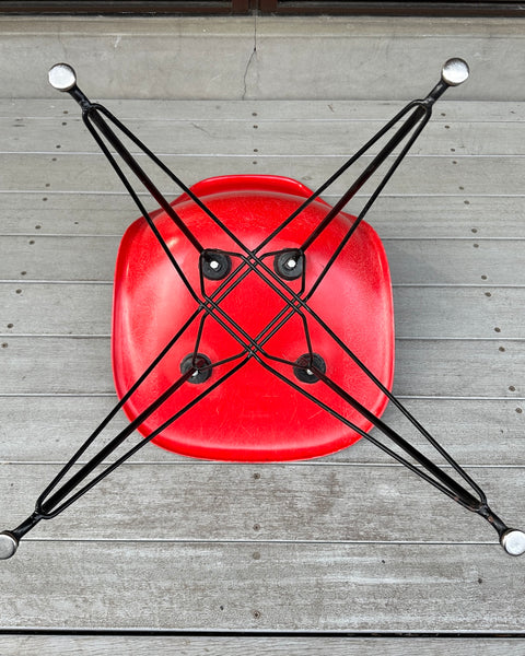 『希少』Vintage Herman Miller, "Eames Side Shell Chair" (red) w / Eiffel Base