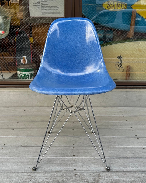 『希少』Vintage Herman Miller, "Eames Side Shell Chair" (blue) w / Eiffel Base