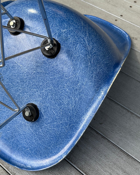 『希少』Vintage Herman Miller, "Eames Side Shell Chair" (blue) w / Eiffel Base