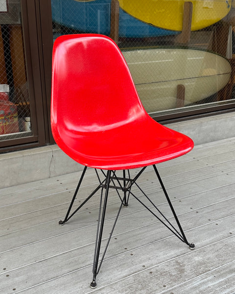 『希少』Vintage Herman Miller, "Eames Side Shell Chair" (red) w / Eiffel Base
